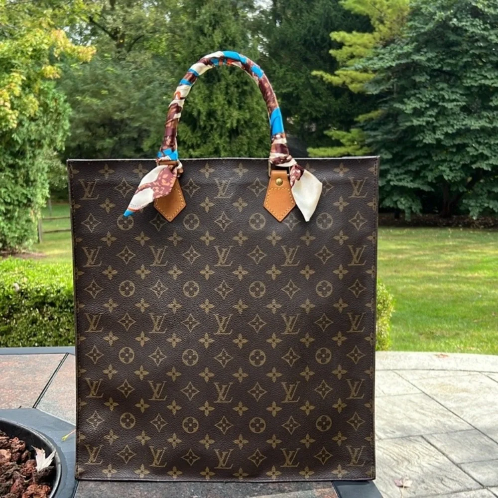 Authentic Louis Vuitton Sac Flat - Picture 1 of 9